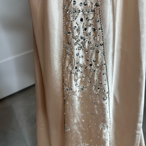 Halter Beaded Evening Dresses, Prom/Holiday Dresses. Size 2 . Gorgeous dress 😍 - Picture 10 of 13